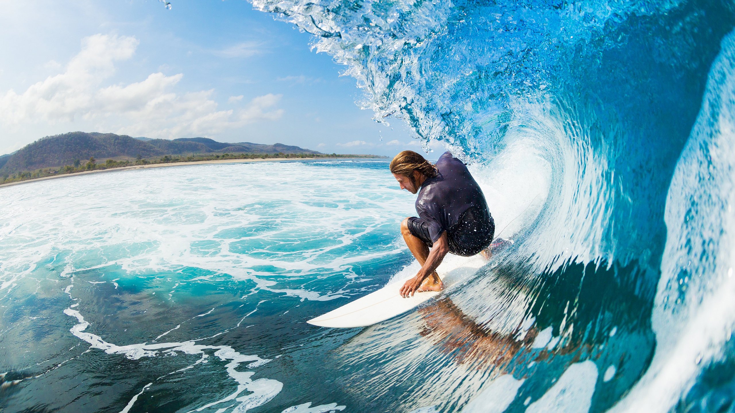 室内高空攀爬塔赛 限时攀登透明塔体吸引围观
